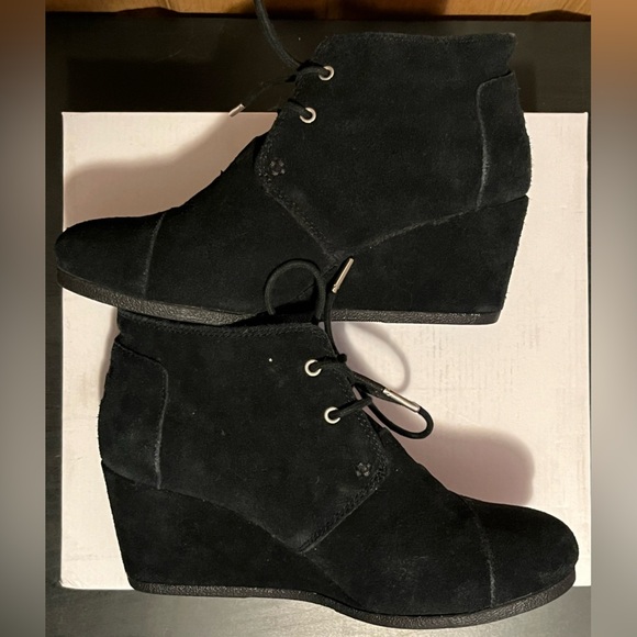 Toms Women's Black Suede Desert Wedges - Picture 11 of 12